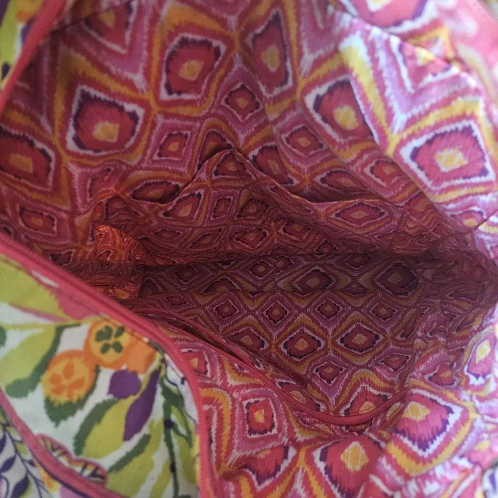 Vera Bradley Large Zip‎ Purse with inside Zip pockets Floral  Pink